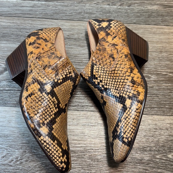 J. Crew Shoes - J Crew Snakeskin Patterned Ankle Boots woman’s 8 (j127)